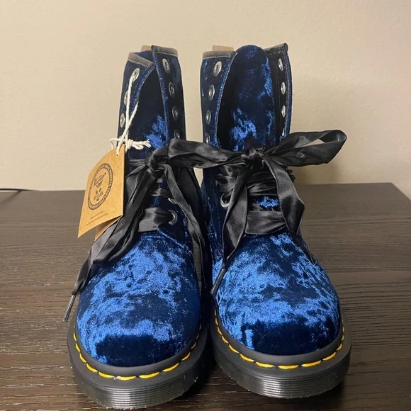 Dr. Martens 1460 Vegan Velvet 7 Women’s - Picture 4 of 11